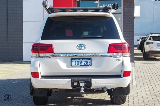 2021 Toyota Landcruiser VX image 5