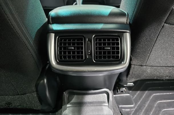2022 Toyota Hilux SR5 image 30