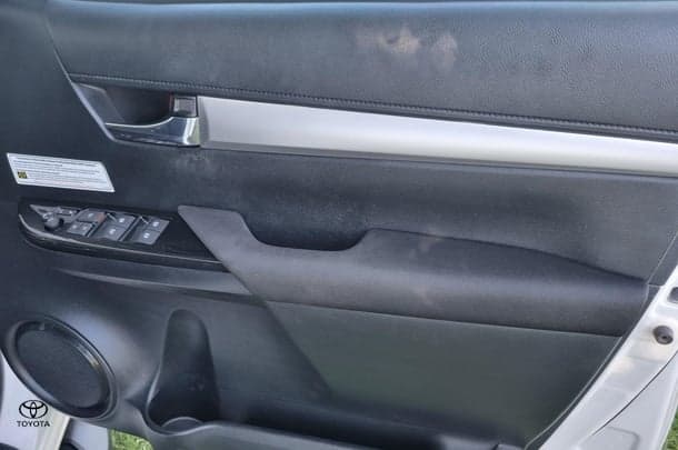 2020 Toyota Hilux 4x4 SR5 image 18