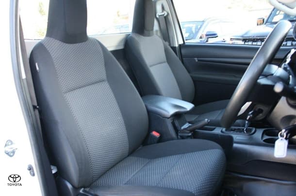 2022 Toyota Hilux Workmate image 14