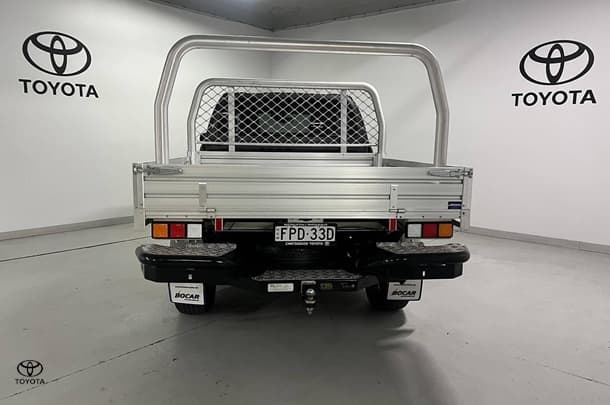2020 Toyota Hilux SR5 image 6
