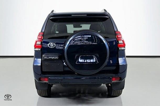 2023 Toyota Prado GXL image 7