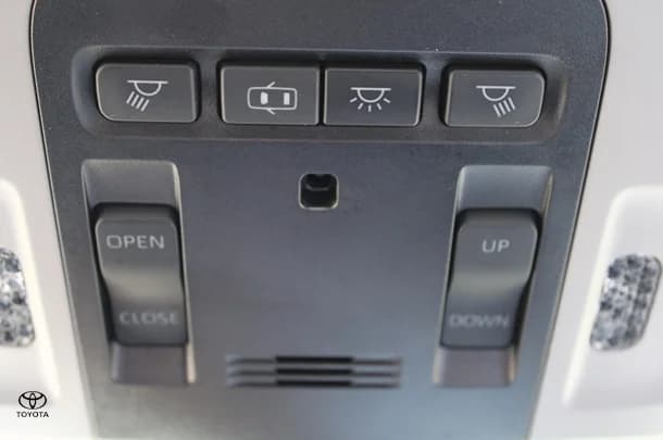 2019 Toyota Camry Hybrid SL image 38