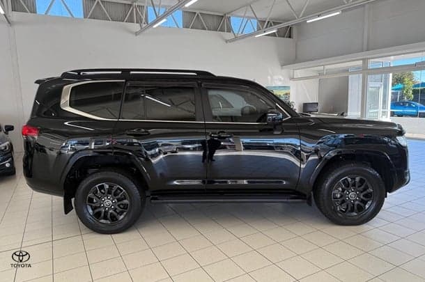 2022 Toyota Landcruiser VX image 4