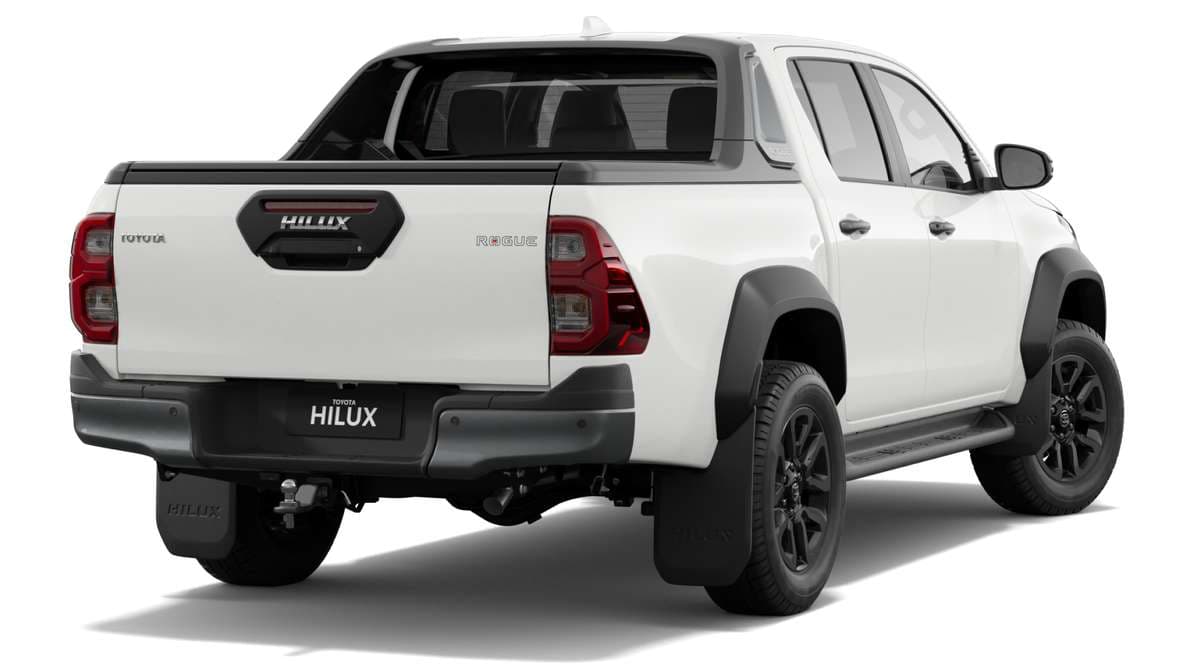 2024 Toyota Hilux 4x4 Rogue 48V Double-Cab Pick-Up image 3