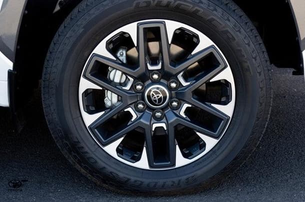 2023 Toyota Tundra Limited image 6
