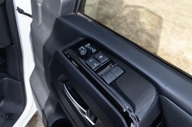2020 Toyota Granvia Standard image 15