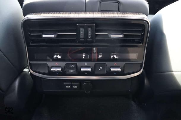 2022 Toyota Landcruiser VX image 31