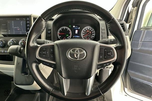 2022 Toyota Hiace SLWB image 18