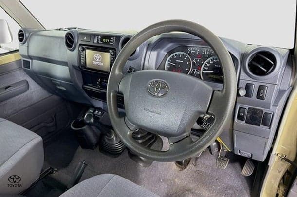 2021 Toyota LANDCRUISER MILITARY GXL image 19