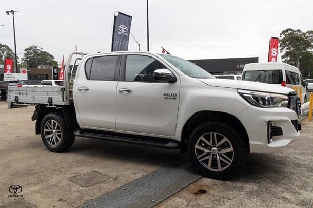 2018 Toyota Hilux 4x4 SR5 image 3
