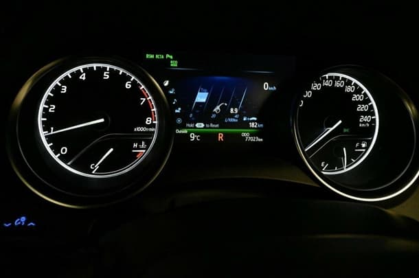 2018 Toyota Camry SL image 16