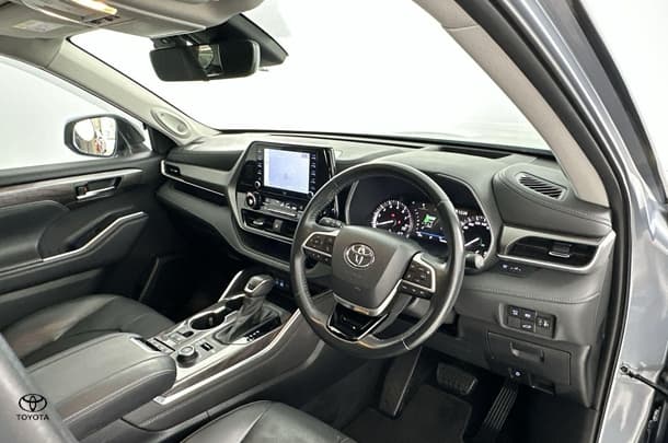 2021 Toyota Kluger AWD GRANDE image 17