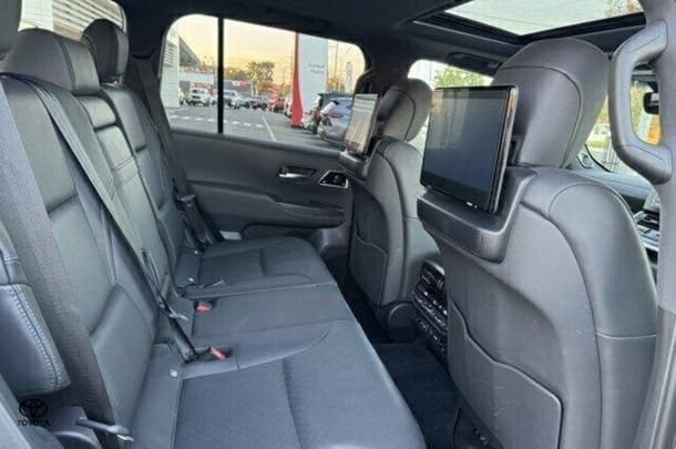 2022 Toyota Landcruiser Sahara image 10