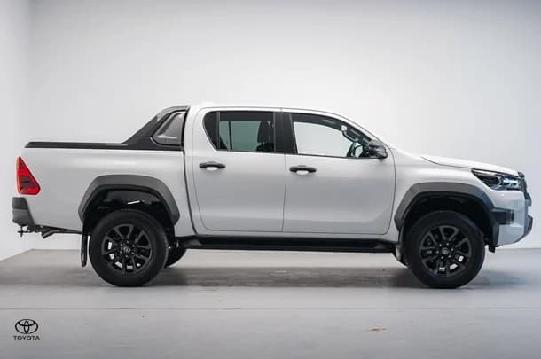 2024 Toyota Hilux 4x4 Rogue image 2