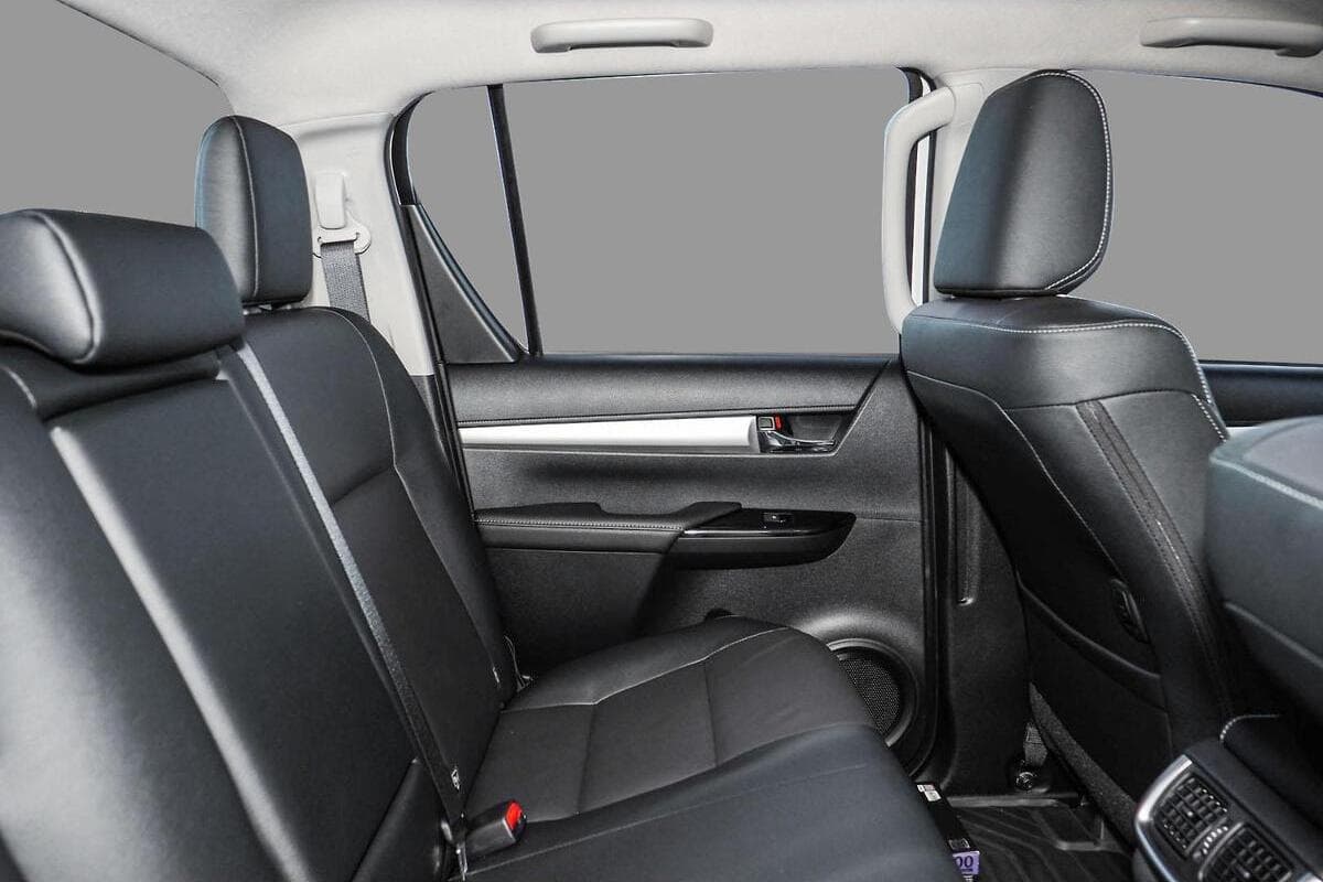 2024 Toyota Hilux SR5 48V Auto 4x4 Double Cab image 6