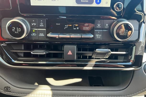 2024 Toyota Kluger GX image 18