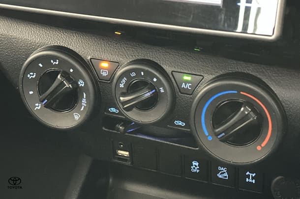 2019 Toyota Hilux SR image 21