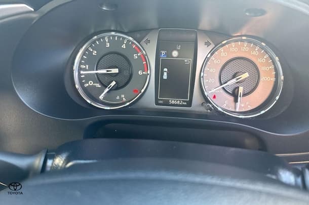 2020 Toyota Hilux SR5 image 15