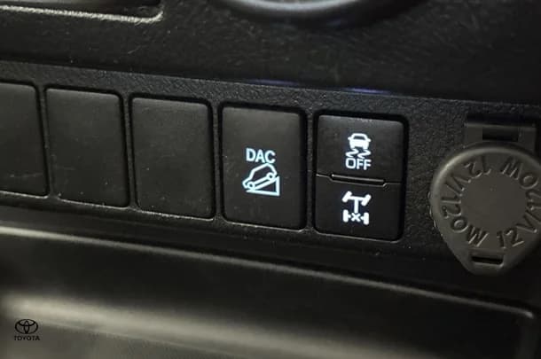2020 Toyota Hilux SR image 28