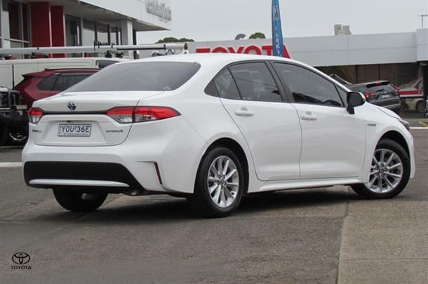 2022 Toyota Corolla Sedan Hybrid Ascent Sport image 6