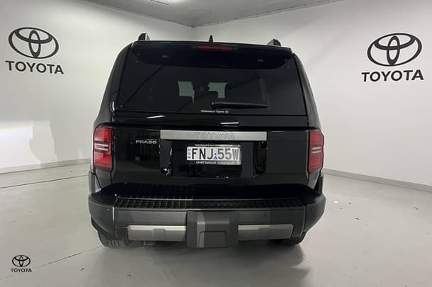 2025 Toyota Prado GXL image 6