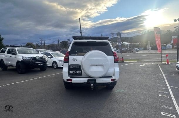 2021 Toyota Prado VX image 5