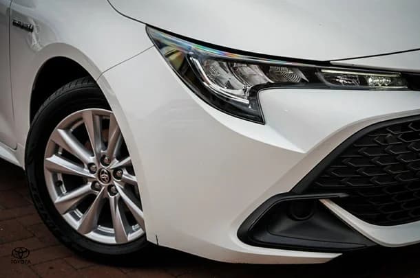 2024 Toyota Corolla Hatch Hybrid Ascent Sport image 2