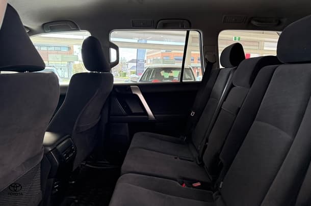 2022 Toyota Prado GXL image 13
