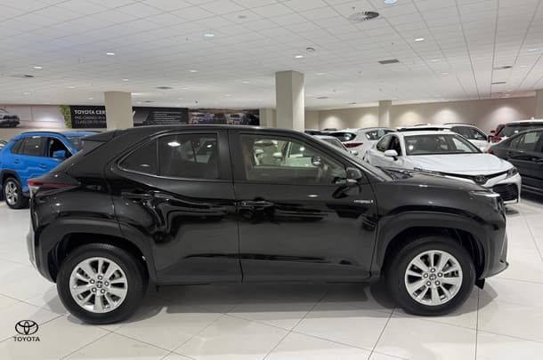 2023 Toyota Yaris Cross Hybrid GXL image 2