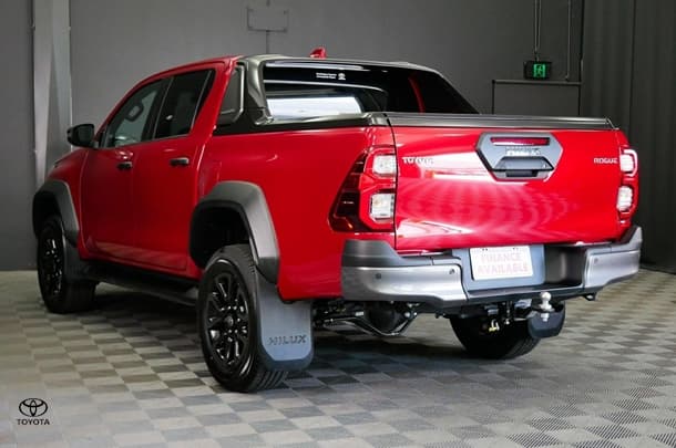 2024 Toyota Hilux 4x4 Rogue image 6