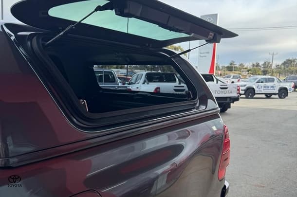2022 Toyota Hilux SR5 image 19