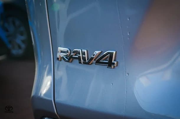 2024 Toyota RAV4 Hybrid XSE 2WD image 9