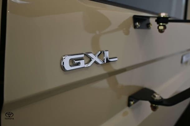 2025 Toyota LC Military GXL image 9
