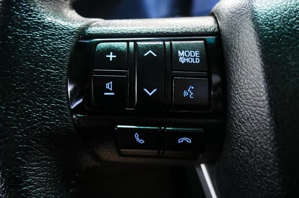 2024 Toyota Hilux 4x4 SR5 image 16