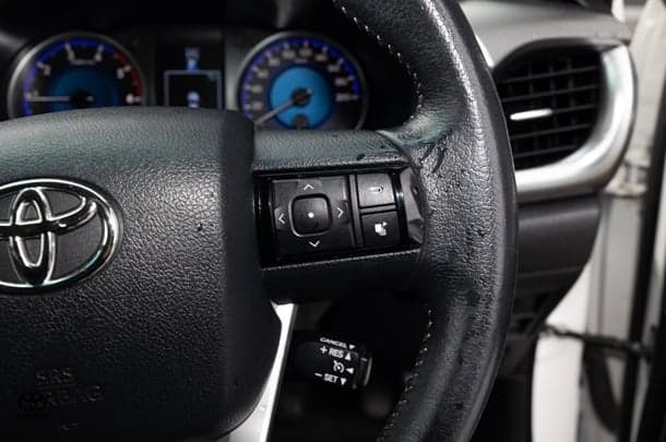 2018 Toyota Hilux 4x4 SR5 image 15