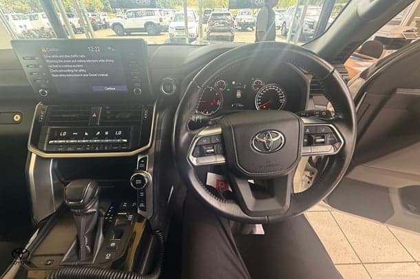 2023 Toyota Landcruiser GXL image 24