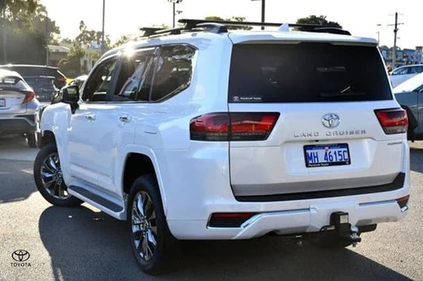 2024 Toyota Landcruiser Sahara ZX image 3