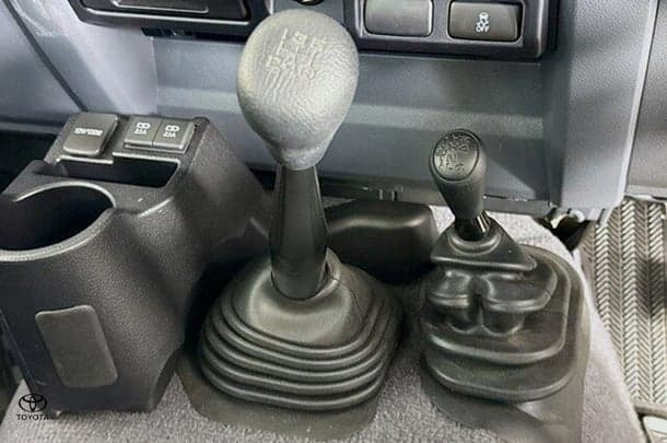 2022 Toyota LANDCRUISER MILITARY GXL image 7