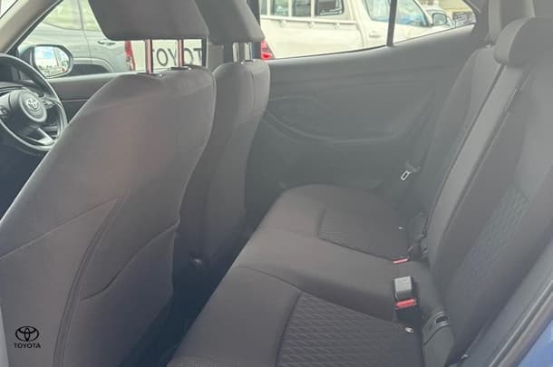 2022 Toyota Yaris Cross Hybrid GXL image 14