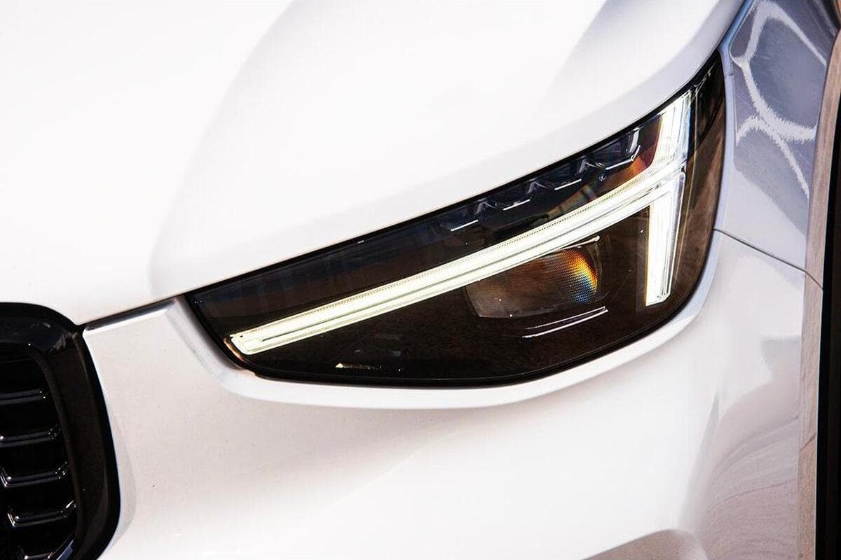2024 Volvo XC40 Ultra B4 Dark Auto AWD MY25 image 17