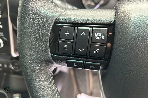 2022 Toyota Hilux 4x4 SR5 image 43