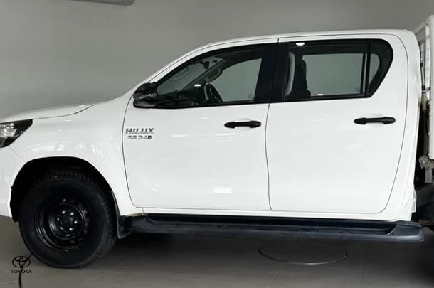 2020 Toyota Hilux SR image 10