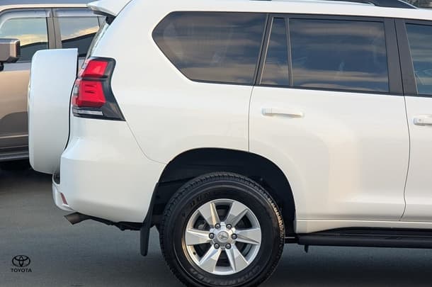 2021 Toyota Prado GXL image 18