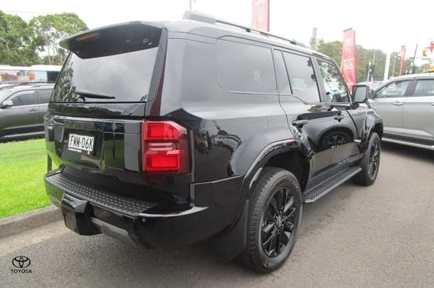 2024 Toyota Prado VX image 4