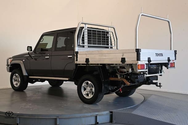 2021 Toyota LC Military GXL image 7