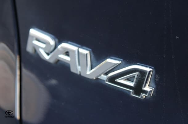 2020 Toyota RAV4 Hybrid GX-2WD image 12
