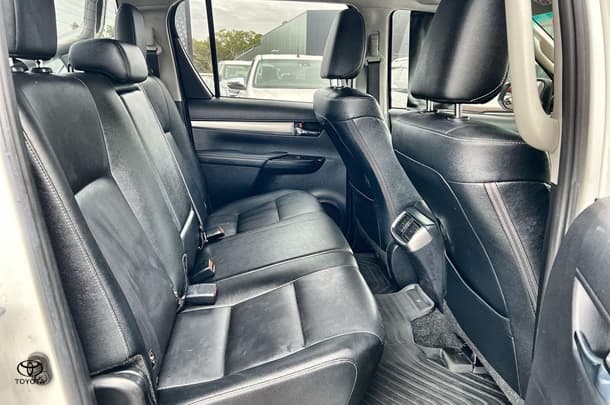2020 Toyota Hilux SR5 image 22