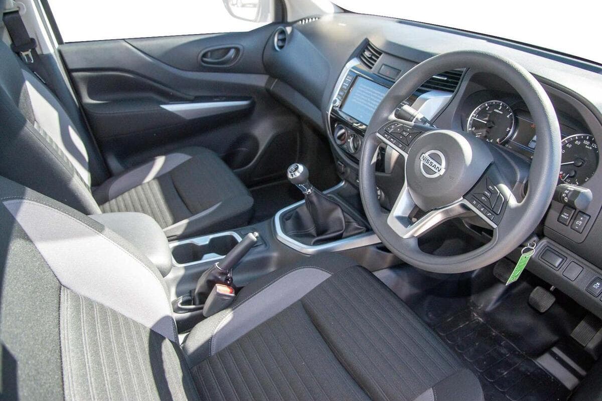 2025 Nissan Navara SL D23 Manual 4x4 MY24 Dual Cab image 5
