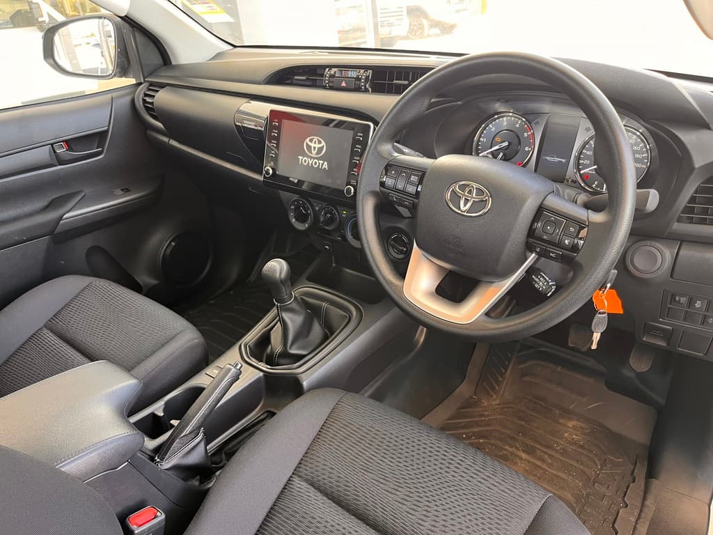 2023 Toyota Hilux SR image 8